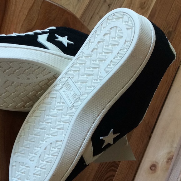 NWT unisex Converse shoes,, - Picture 7 of 8